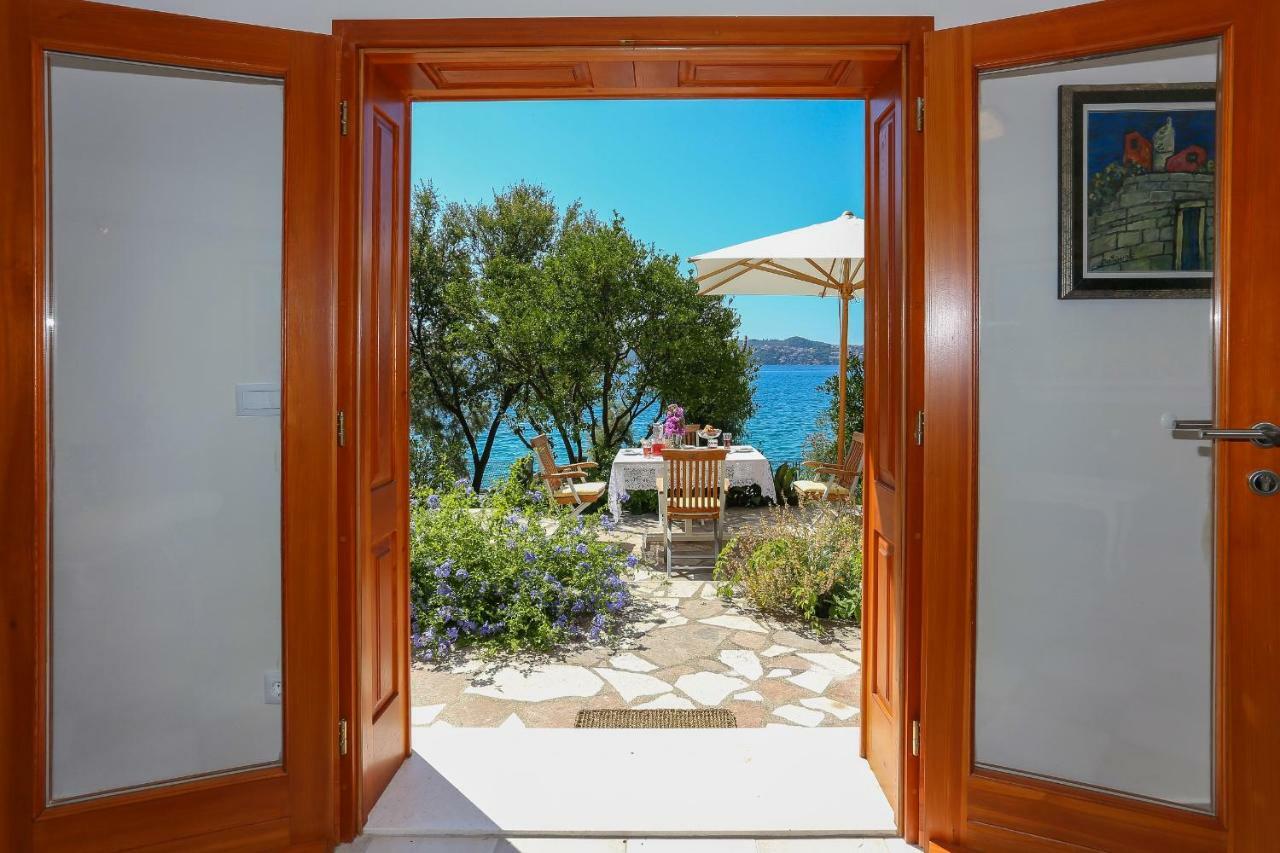 Secret Garden Barada Beach Apartment Трогир Экстерьер фото