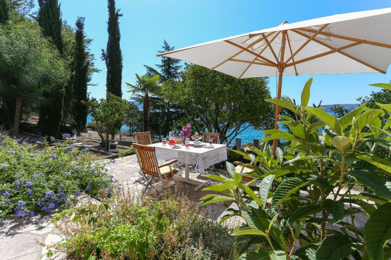 Secret Garden Barada Beach Apartment Трогир Экстерьер фото