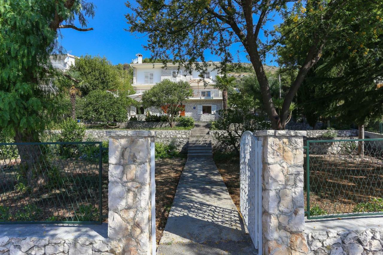 Secret Garden Barada Beach Apartment Трогир Экстерьер фото