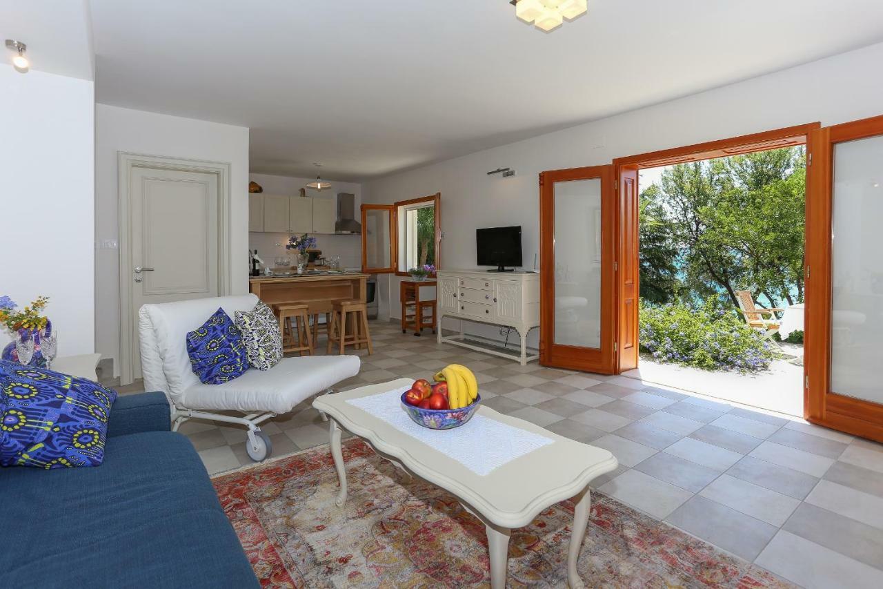 Secret Garden Barada Beach Apartment Трогир Экстерьер фото