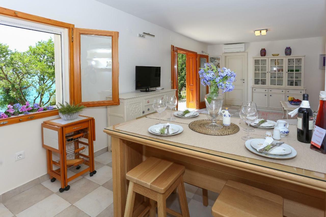 Secret Garden Barada Beach Apartment Трогир Экстерьер фото